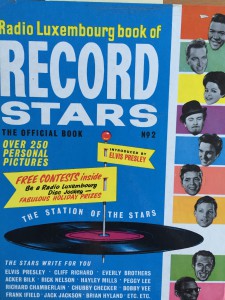 Cover of the Official Book of Record Stars N°2. 
