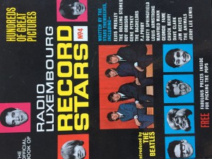 Cover of the Official Book of Record Stars N°4. 