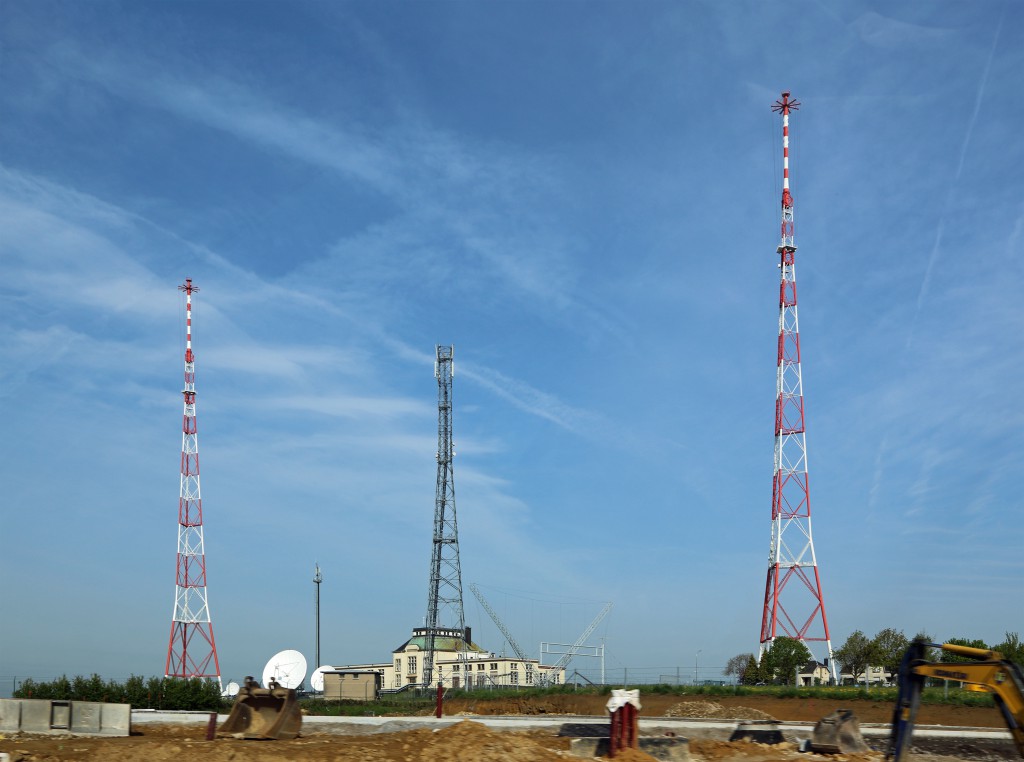 The Junglinster broadcasting site in 2015. When it was built, it was already had some of the most powerful transmitters in the world. They were upgraded multiple times over the years to improve signal strength and quality even further (Image Source: https://goo.gl/tSufGe).